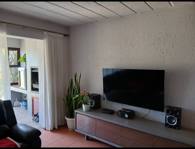 2 BEDROOM APARTMENT FOR SALE IN KEY WEST ESTATE